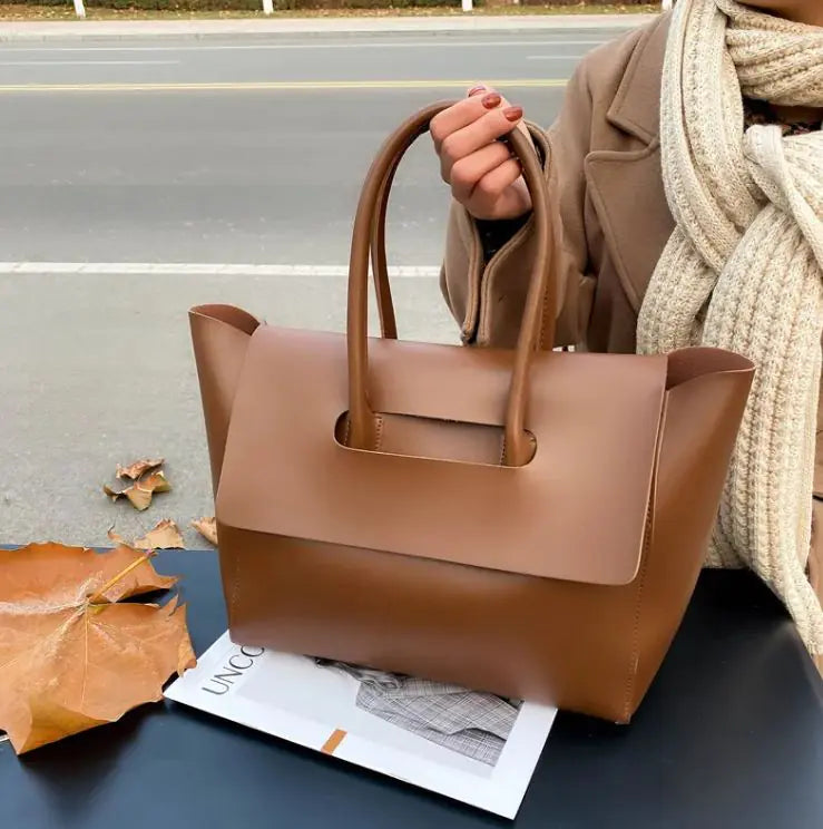 New Fashion Women's Large Capacity Handbag High Quality PU Leather Shoulder Bag Heart Bound Gifts